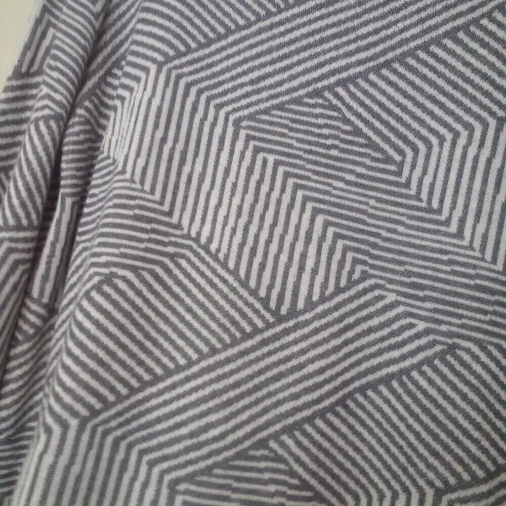 Ellen Tracy Sweater Pullover XL Women Long Sleeve Pattern Gray White